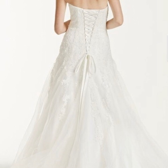 ✨David Bridal Wedding Dress w Anthropology Veil✨ - Picture 7 of 9